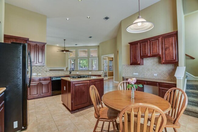 Building Photo - 2339 Berwick Dr