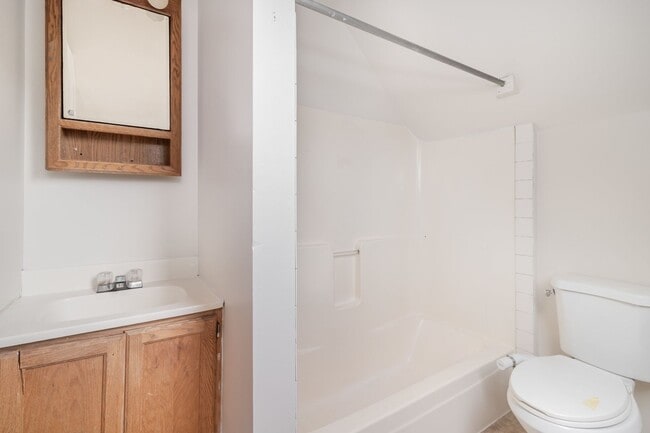 Building Photo - Spacious 5 Bed | 2 Bath Home in the Heart ...