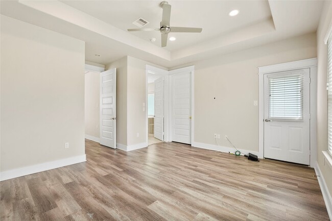 Building Photo - 2509 Des Chaumes St