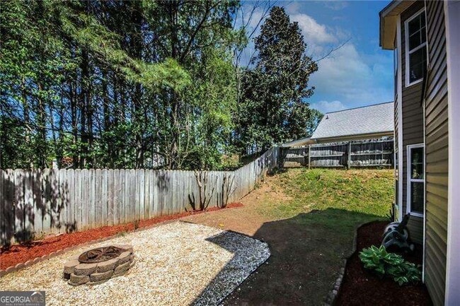 Building Photo - 121 Stoneforest Dr