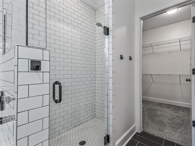 Building Photo - Private Home on 2 Acres Available Now!