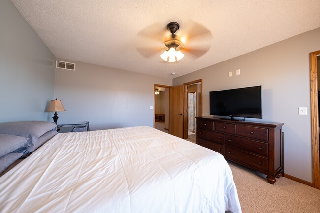 Building Photo - 3292 Century Dr