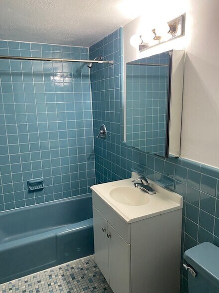 Building Photo - 154 Lexington St