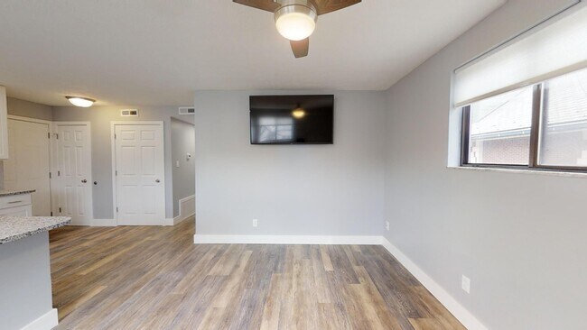 Building Photo - 107 E 16th Ave