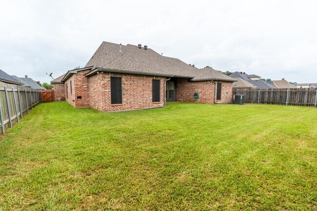 Building Photo - 10011 Loveland Ct