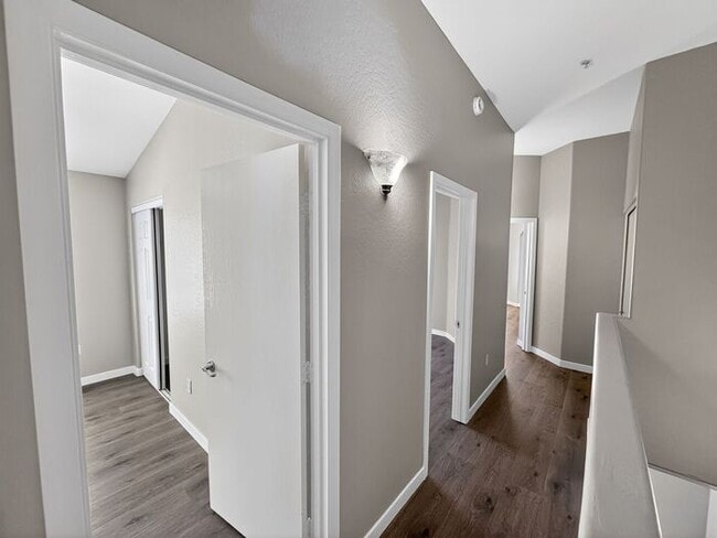 Building Photo - 4Bedroom/2.5Bath Townhome Ready for You!!