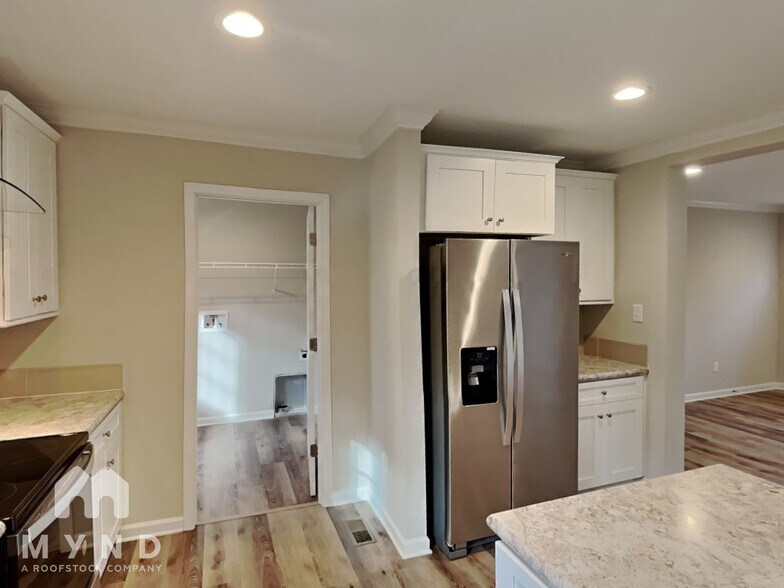 Building Photo - 612 Sumac Ln