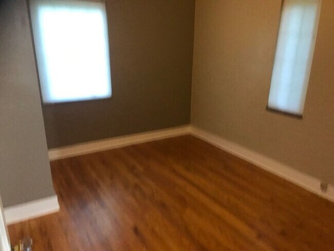 Building Photo - Lenox Township home on 5 acres