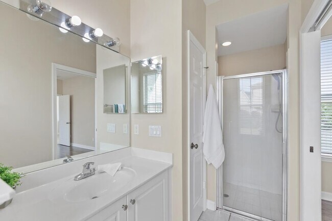 Building Photo - 3034 Cummings Ave