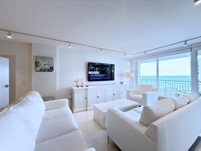 Building Photo - 3546 S Ocean Blvd