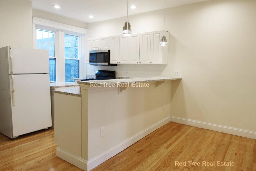 Building Photo - 1872 Commonwealth Ave