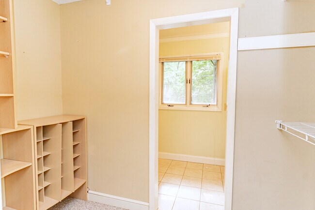Building Photo - 178 Ingleoak Ln