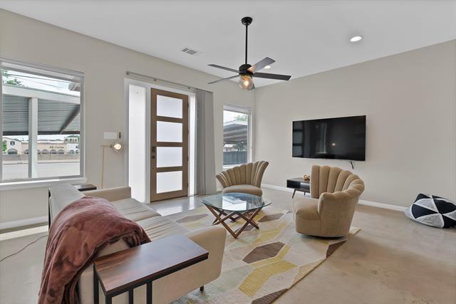 Building Photo - 4633 Calmont Ave