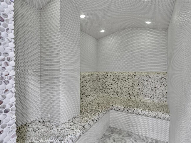 Building Photo - 2030 S Ocean Dr