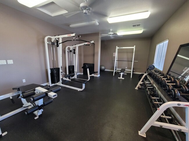 Building Photo - Gorgeous Henderson Condo with garage!