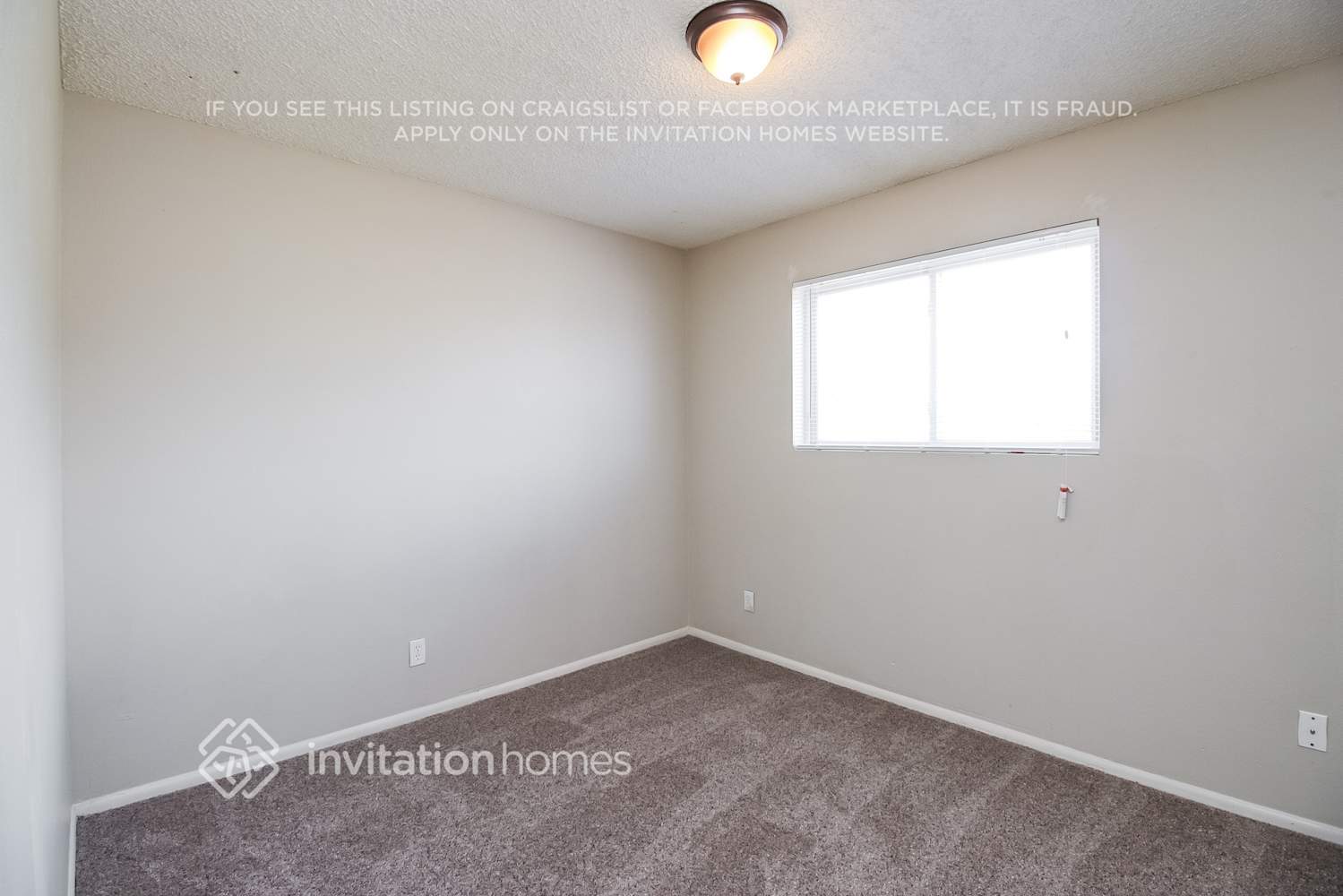 Building Photo - 1249 E 8th St