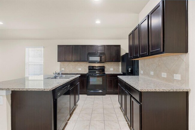 Building Photo - 5816 Roderick Dr
