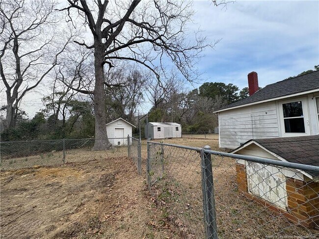 Building Photo - 3174 Lindsay Rd