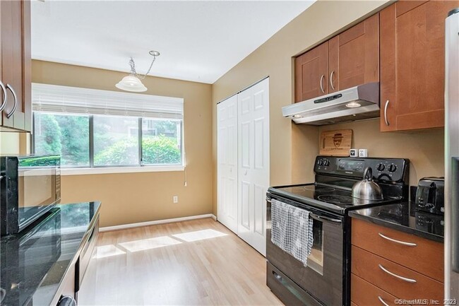 Building Photo - 128 Conestoga Way