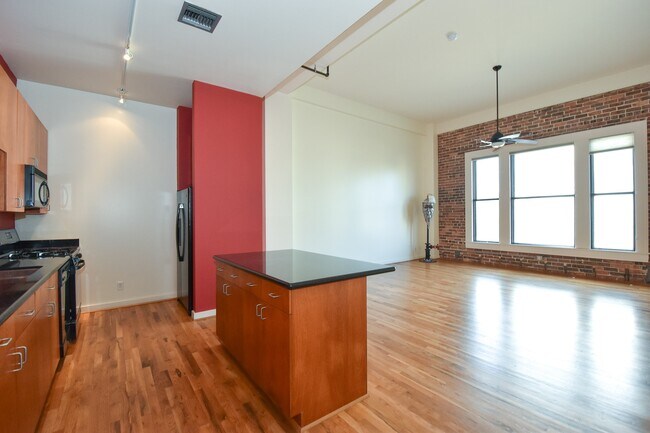 Building Photo - 915 Franklin St