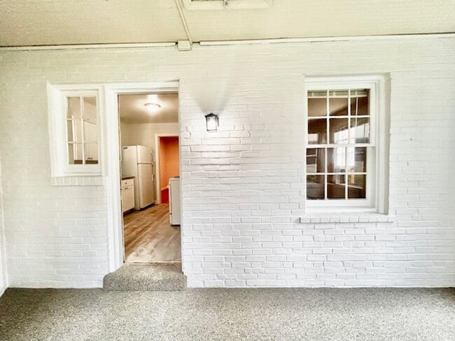 Building Photo - 4534 Avondale St