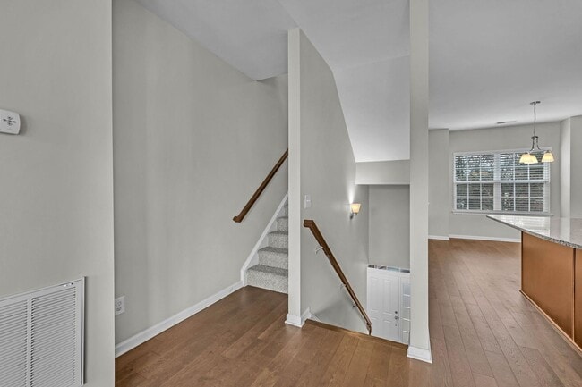 Building Photo - Middle Tennessee Blvd Townhome