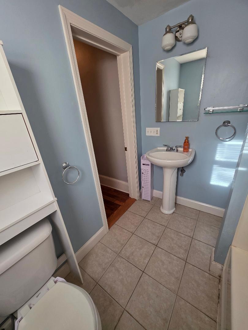 Building Photo - 1066 Bedford St