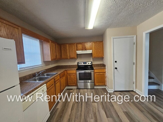 Building Photo - WOW!!!....WHAT AN AWESOME HOME. GREAT HOME...