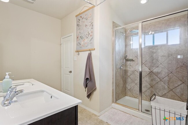 Building Photo - 5102 Dauphin Dr