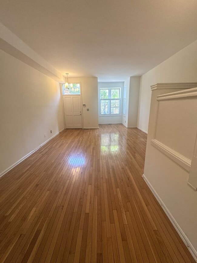 Building Photo - 3BR/1.5BA Historic Townhouse in the Heart of Shaw with Parking