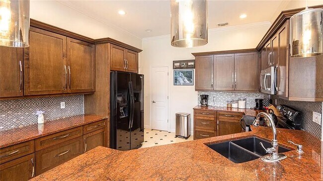 Building Photo - 2734 Eagle Lake Dr