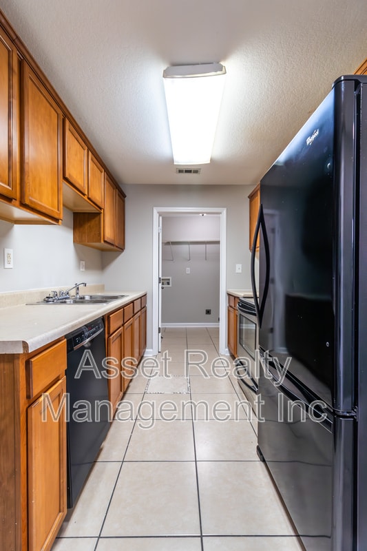 Building Photo - 4622 Ventura Dr