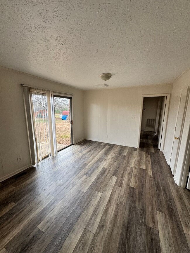 Building Photo - 3/1 in Boiling Springs, NC