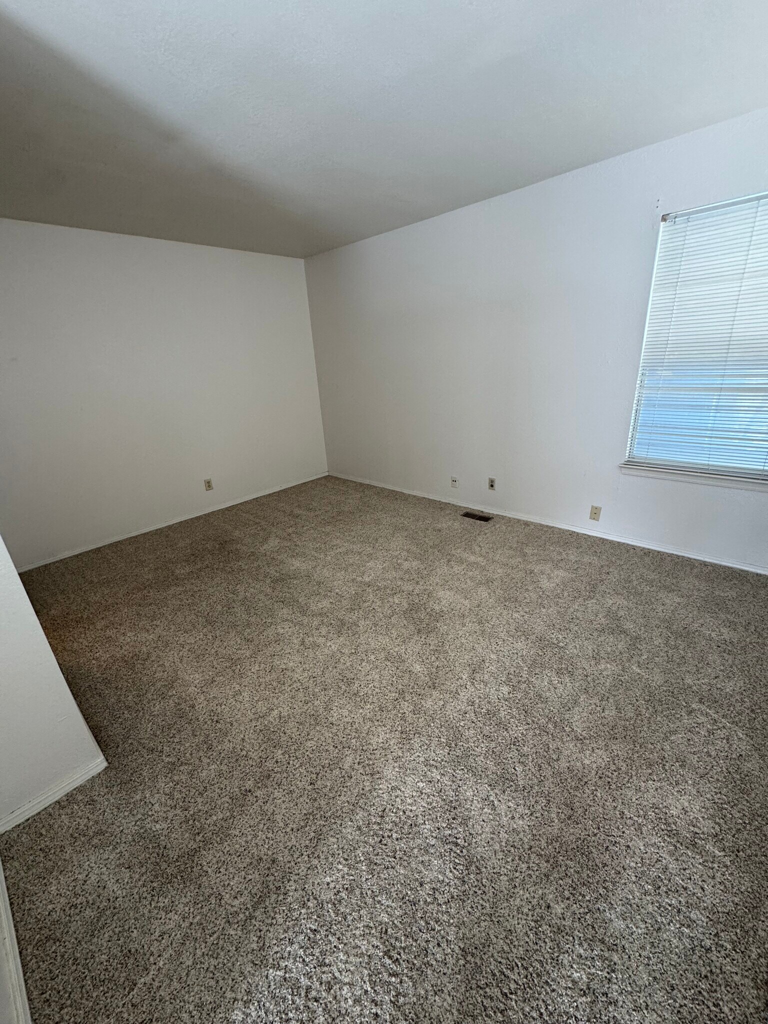 Building Photo - 1802 E 66th Pl