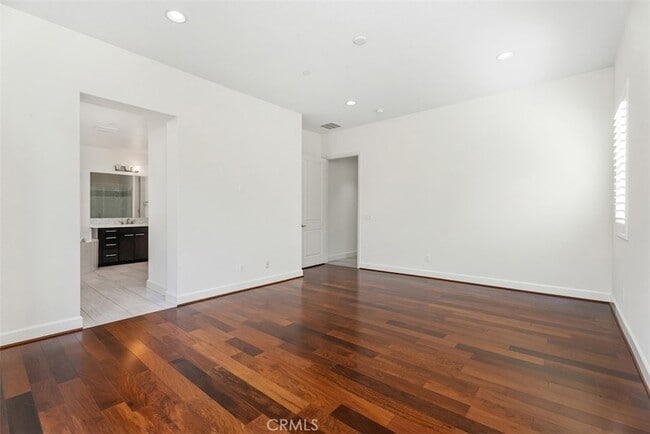 Building Photo - 154 Pavilion Park