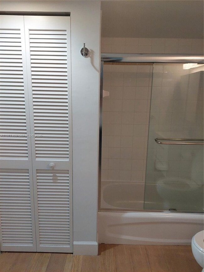 Building Photo - 1200 Brickell Bay Dr