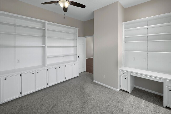 Building Photo - 3030 Hemingway Dr