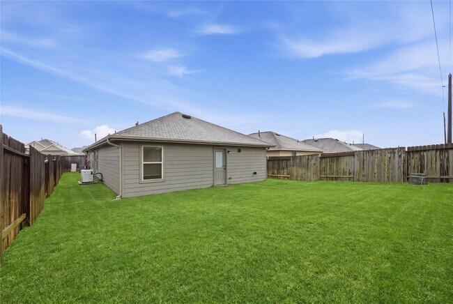 Building Photo - 213 Rustic Ridge Cir