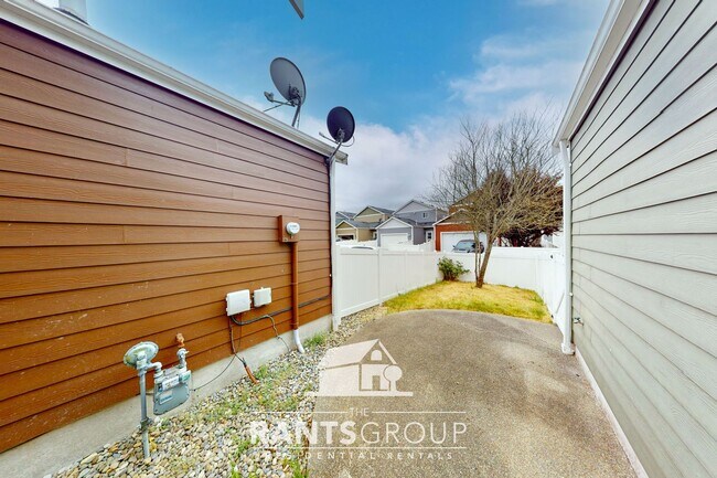 Building Photo - Spacious 3-Bedroom Home in Lacey's North T...