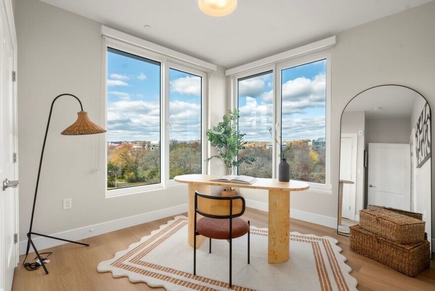 Building Photo - 10 Soldiers Field Park