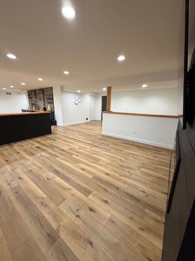 Building Photo - COMMINNG SOON - 4 BED 3 1/2 BATH HOUSE