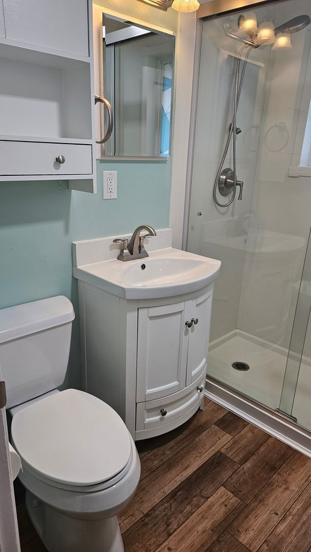 Building Photo - Cute 2 Bedroom Duplex in the Heart of Love...