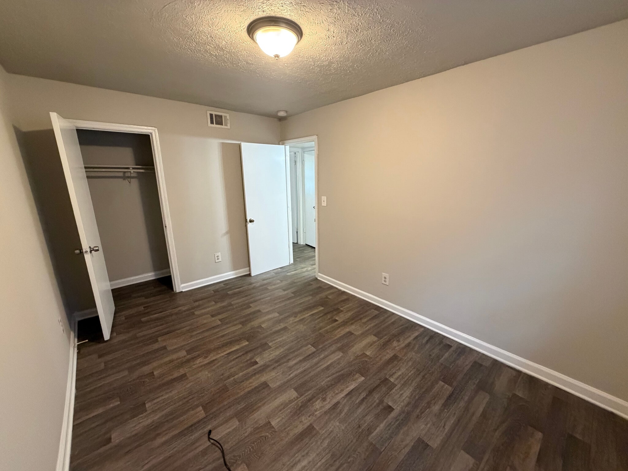 Building Photo - Room in Apartment on Mt Zion Rd