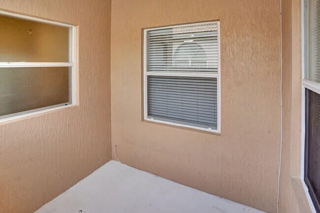 Building Photo - 16658 La Mesa Dr