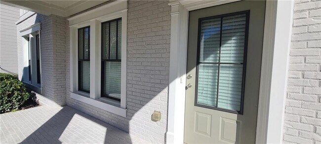 Building Photo - 3752 Memphis Dr
