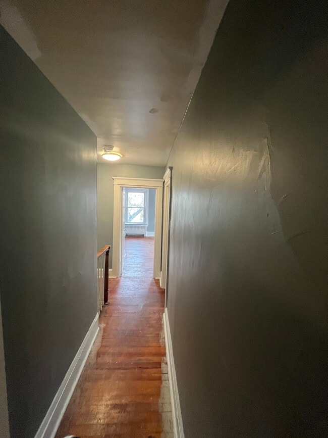 Building Photo - 544 King St