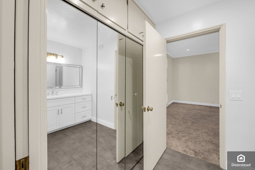 Building Photo - 535 S Orange Grove Blvd