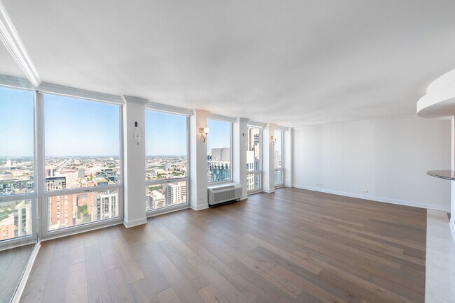 Building Photo - 111 E Chestnut St