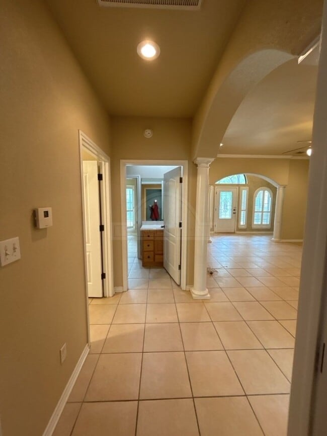 Building Photo - 808 Danny Cir