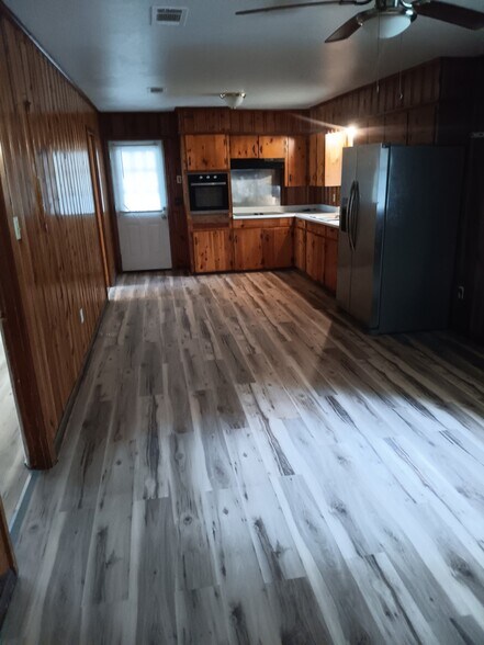 Building Photo - 3121 Suncrest Dr